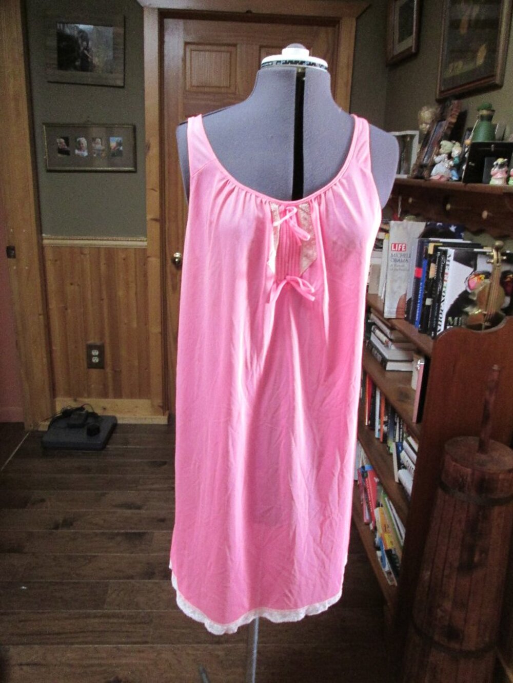 vtg 1970s sassy nightie pink knee length silky glam nightgown
